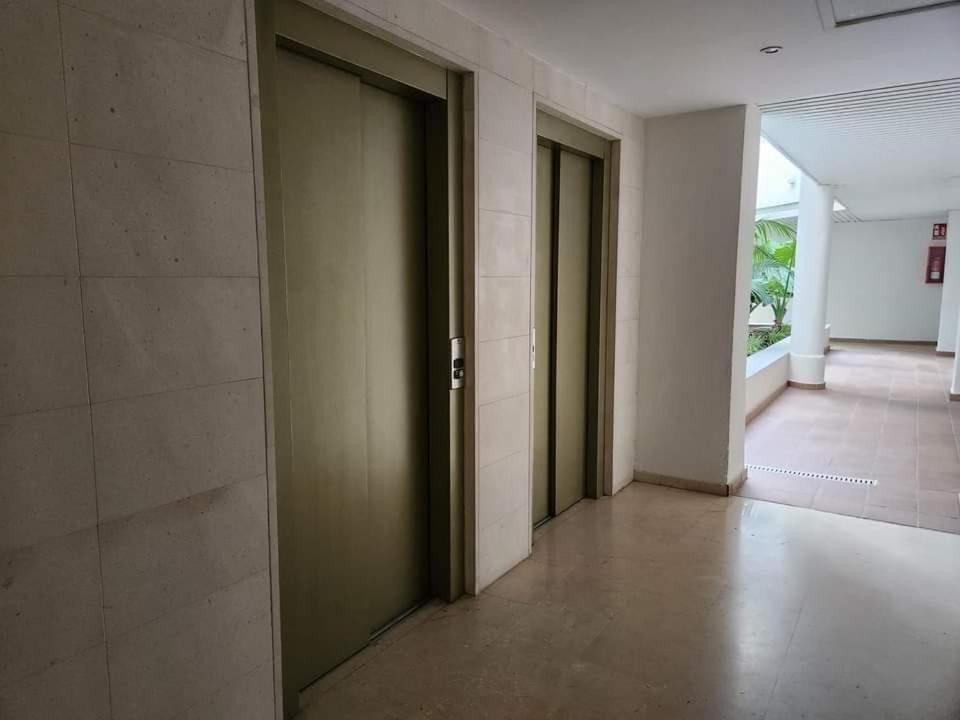 Apartment Beachfront Accommodation Estepona Exteriér fotografie