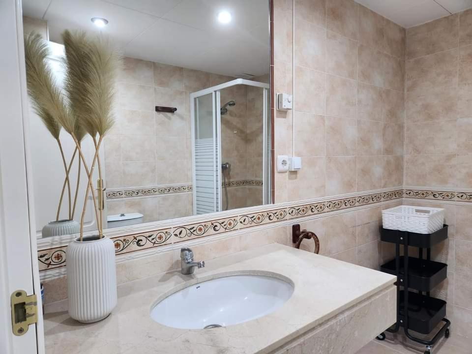 Apartment Beachfront Accommodation Estepona Exteriér fotografie
