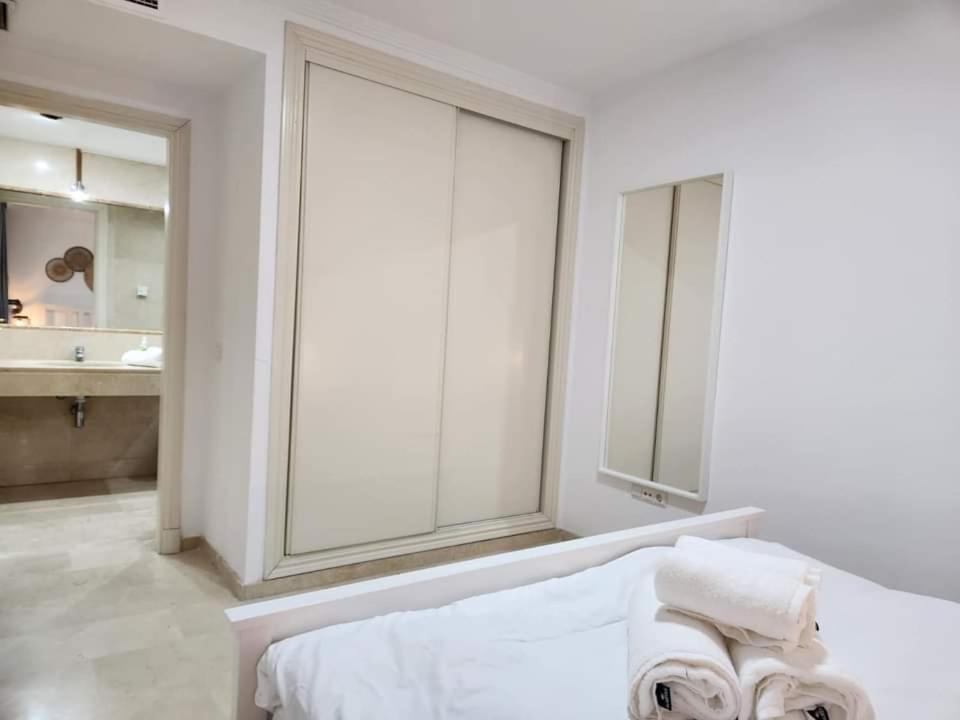 Apartment Beachfront Accommodation Estepona Exteriér fotografie