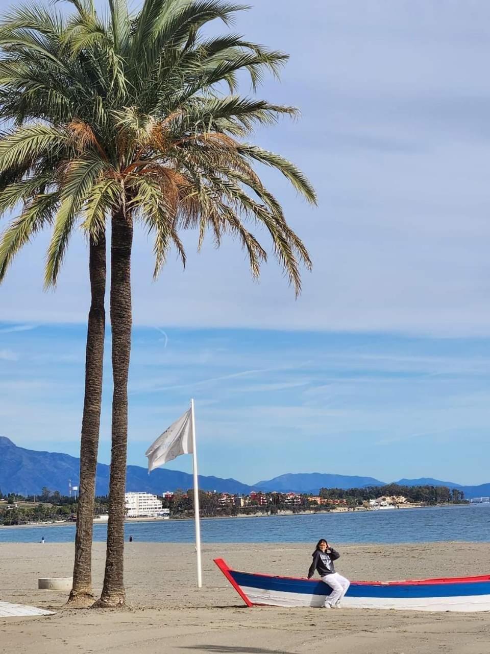 Apartment Beachfront Accommodation Estepona Exteriér fotografie
